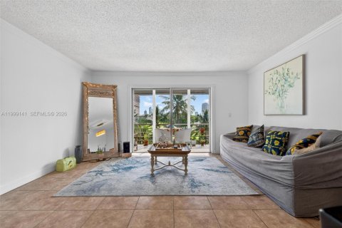 Condo in Hallandale Beach, Florida, 1 bedroom  № 2066094 - photo 12