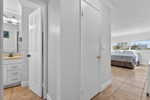 Condo in Hallandale Beach, Florida, 1 bedroom  № 2066094 - photo 10