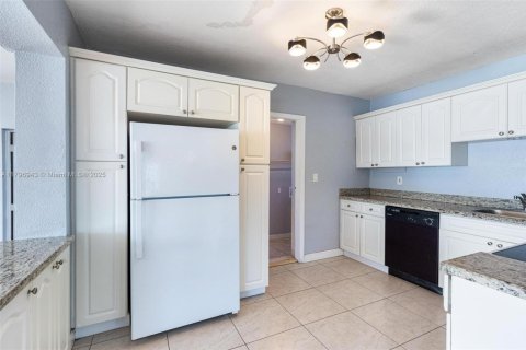 House in Hollywood, Florida 3 bedrooms, 69.68 sq.m. № 1683500 - photo 22
