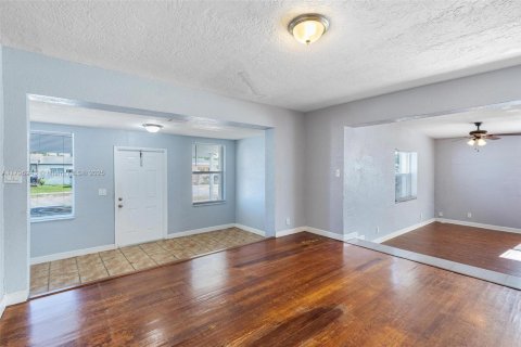 House in Hollywood, Florida 3 bedrooms, 69.68 sq.m. № 1683500 - photo 18