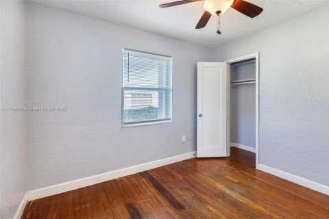House in Hollywood, Florida 3 bedrooms, 69.68 sq.m. № 1683500 - photo 28