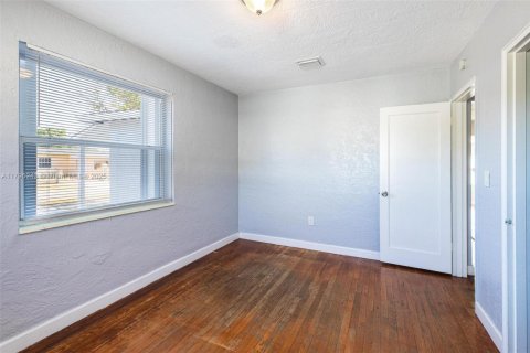 House in Hollywood, Florida 3 bedrooms, 69.68 sq.m. № 1683500 - photo 25