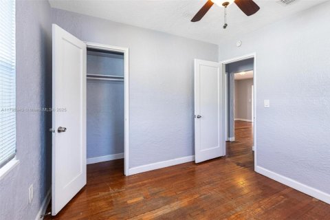 House in Hollywood, Florida 3 bedrooms, 69.68 sq.m. № 1683500 - photo 29