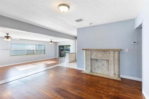 House in Hollywood, Florida 3 bedrooms, 69.68 sq.m. № 1683500 - photo 17