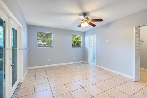 House in Hollywood, Florida 3 bedrooms, 69.68 sq.m. № 1683500 - photo 10