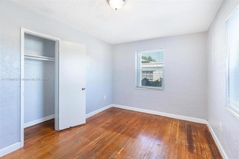 House in Hollywood, Florida 3 bedrooms, 69.68 sq.m. № 1683500 - photo 23