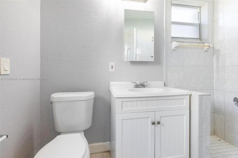 House in Hollywood, Florida 3 bedrooms, 69.68 sq.m. № 1683500 - photo 7