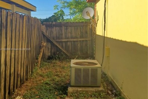 Casa en venta en Homestead, Florida, 4 dormitorios, 123.93 m2 № 1788558 - foto 3