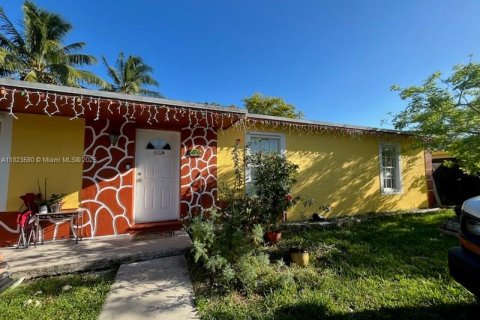Casa en venta en Homestead, Florida, 4 dormitorios, 123.93 m2 № 1788558 - foto 1