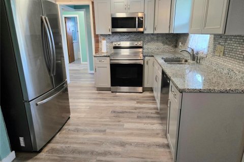 Casa en venta en Ocala, Florida, 4 dormitorios, 201.6 m2 № 1901020 - foto 6