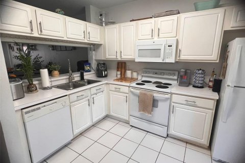 Townhouse in Brandon, Florida 2 bedrooms, 103.12 sq.m. № 1858394 - photo 6