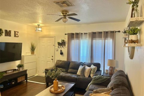 Townhouse in Brandon, Florida 2 bedrooms, 103.12 sq.m. № 1858394 - photo 3