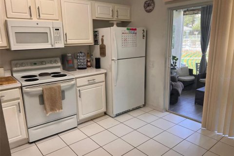 Townhouse in Brandon, Florida 2 bedrooms, 103.12 sq.m. № 1858394 - photo 7