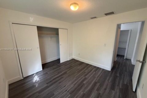 Villa ou maison à louer à Miami, Floride: 3 chambres, 97.55 m2 № 1991659 - photo 16