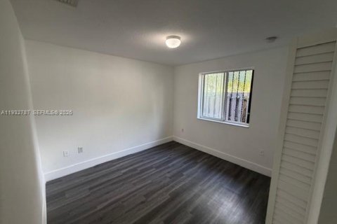 Villa ou maison à louer à Miami, Floride: 3 chambres, 97.55 m2 № 1991659 - photo 17