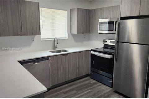 Снять в аренду виллу или дом в Майами, Флорида 3 спальни, 97.55м2, № 1991659 - фото 5