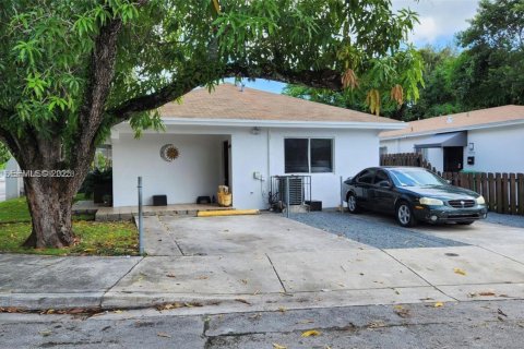 Снять в аренду виллу или дом в Майами, Флорида 3 спальни, 97.55м2, № 1991659 - фото 3