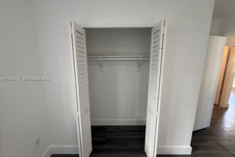 Villa ou maison à louer à Miami, Floride: 3 chambres, 97.55 m2 № 1991659 - photo 22