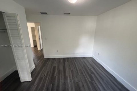 Villa ou maison à louer à Miami, Floride: 3 chambres, 97.55 m2 № 1991659 - photo 21