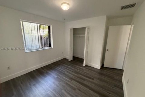 Villa ou maison à louer à Miami, Floride: 3 chambres, 97.55 m2 № 1991659 - photo 18