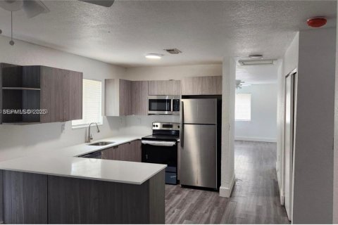 Снять в аренду виллу или дом в Майами, Флорида 3 спальни, 97.55м2, № 1991659 - фото 4