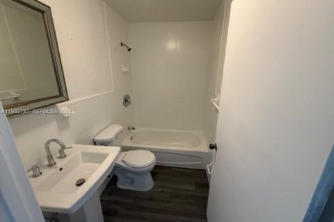 Villa ou maison à louer à Miami, Floride: 3 chambres, 97.55 m2 № 1991659 - photo 28