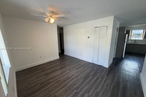 Villa ou maison à louer à Miami, Floride: 3 chambres, 97.55 m2 № 1991659 - photo 25