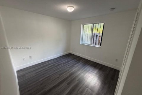 Villa ou maison à louer à Miami, Floride: 3 chambres, 97.55 m2 № 1991659 - photo 24