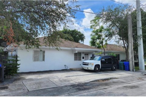 Снять в аренду виллу или дом в Майами, Флорида 3 спальни, 97.55м2, № 1991659 - фото 2