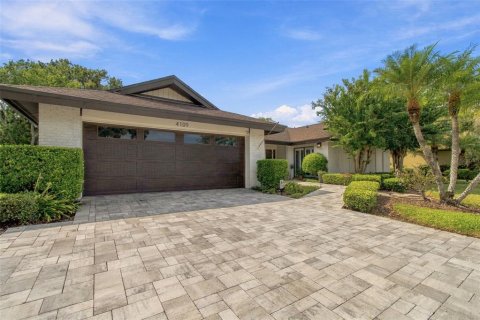 Villa ou maison à vendre à Tampa, Floride: 4 chambres, 258.18 m2 № 2416990 - photo 3