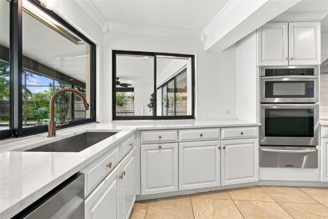 Villa ou maison à vendre à Tampa, Floride: 4 chambres, 258.18 m2 № 2416990 - photo 13