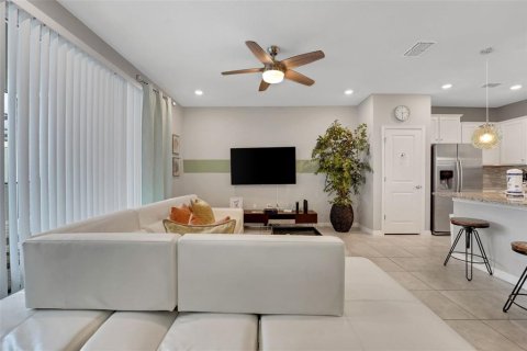 Townhouse in Davenport, Florida 5 bedrooms, 212.1 sq.m. № 1774763 - photo 6