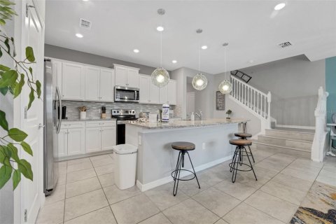 Townhouse in Davenport, Florida 5 bedrooms, 212.1 sq.m. № 1774763 - photo 8