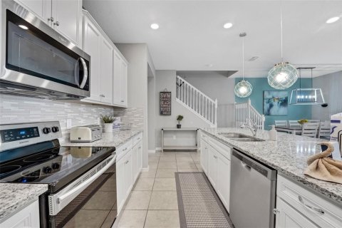 Townhouse in Davenport, Florida 5 bedrooms, 212.1 sq.m. № 1774763 - photo 7