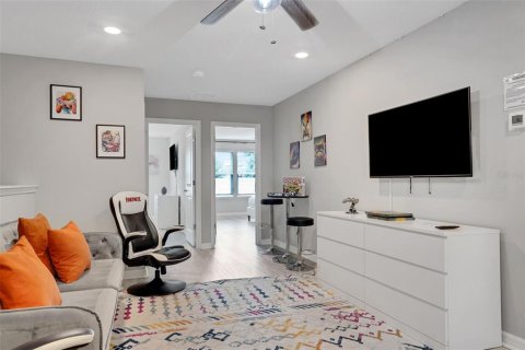 Townhouse in Davenport, Florida 5 bedrooms, 212.1 sq.m. № 1774763 - photo 13