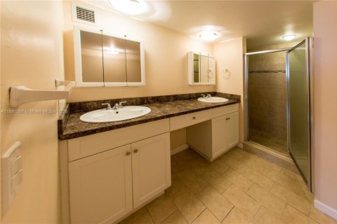 Снять в аренду кондоминиум в Халландейл-Бич, Флорида 2 спальни, 144.93м2, № 1949195 - фото 21