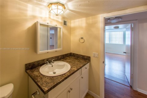 Снять в аренду кондоминиум в Халландейл-Бич, Флорида 2 спальни, 144.93м2, № 1949195 - фото 7