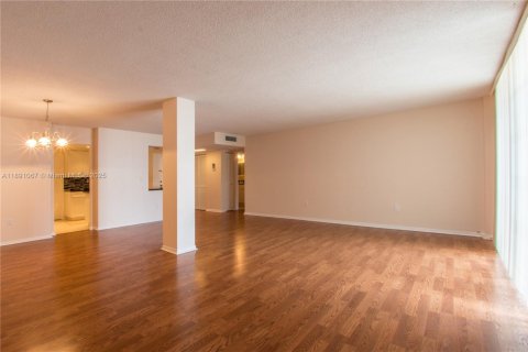 Снять в аренду кондоминиум в Халландейл-Бич, Флорида 2 спальни, 144.93м2, № 1949195 - фото 13