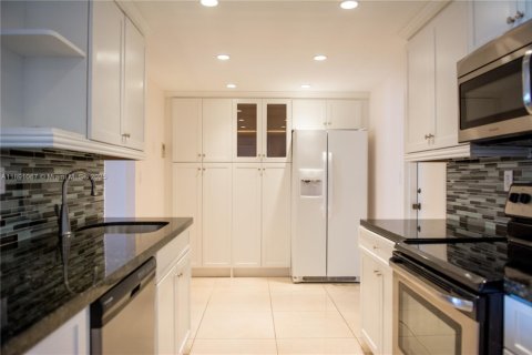 Снять в аренду кондоминиум в Халландейл-Бич, Флорида 2 спальни, 144.93м2, № 1949195 - фото 25