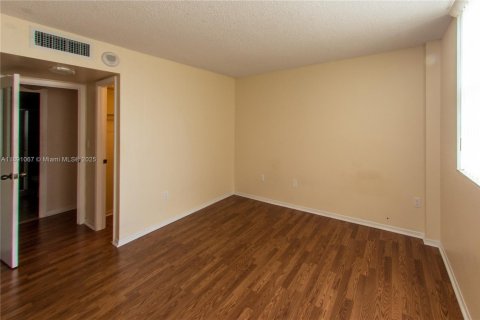 Снять в аренду кондоминиум в Халландейл-Бич, Флорида 2 спальни, 144.93м2, № 1949195 - фото 15