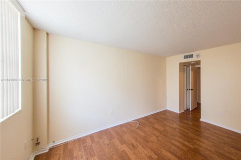 Снять в аренду кондоминиум в Халландейл-Бич, Флорида 2 спальни, 144.93м2, № 1949195 - фото 16