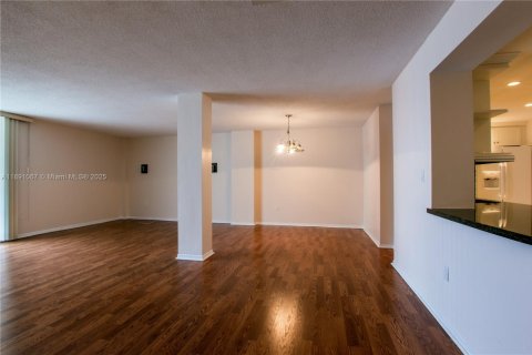 Снять в аренду кондоминиум в Халландейл-Бич, Флорида 2 спальни, 144.93м2, № 1949195 - фото 2
