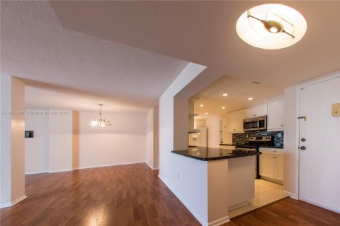 Снять в аренду кондоминиум в Халландейл-Бич, Флорида 2 спальни, 144.93м2, № 1949195 - фото 3