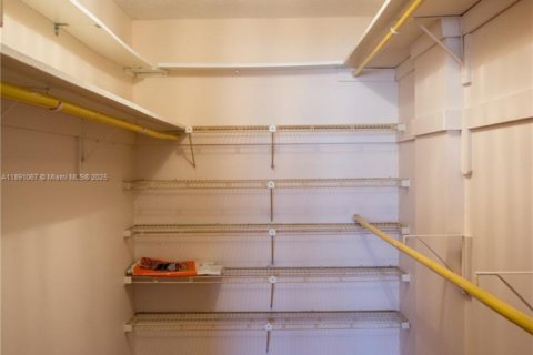 Снять в аренду кондоминиум в Халландейл-Бич, Флорида 2 спальни, 144.93м2, № 1949195 - фото 27