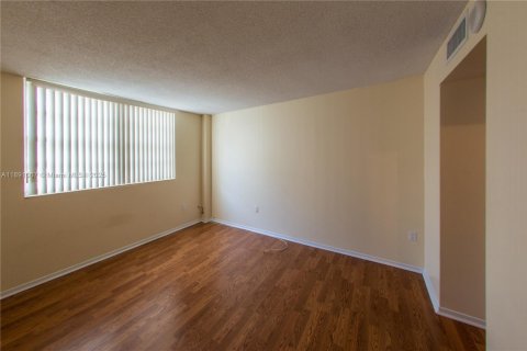 Снять в аренду кондоминиум в Халландейл-Бич, Флорида 2 спальни, 144.93м2, № 1949195 - фото 19