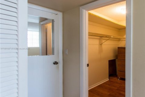 Снять в аренду кондоминиум в Халландейл-Бич, Флорида 2 спальни, 144.93м2, № 1949195 - фото 18