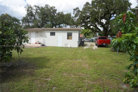 House in Miami Gardens, Florida 3 bedrooms, 100.52 sq.m. № 1947459 - photo 21