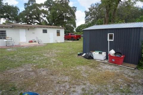 House in Miami Gardens, Florida 3 bedrooms, 100.52 sq.m. № 1947459 - photo 17
