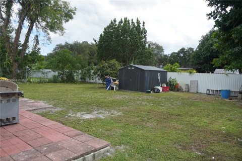 House in Miami Gardens, Florida 3 bedrooms, 100.52 sq.m. № 1947459 - photo 14