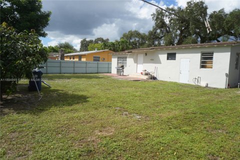 House in Miami Gardens, Florida 3 bedrooms, 100.52 sq.m. № 1947459 - photo 20
